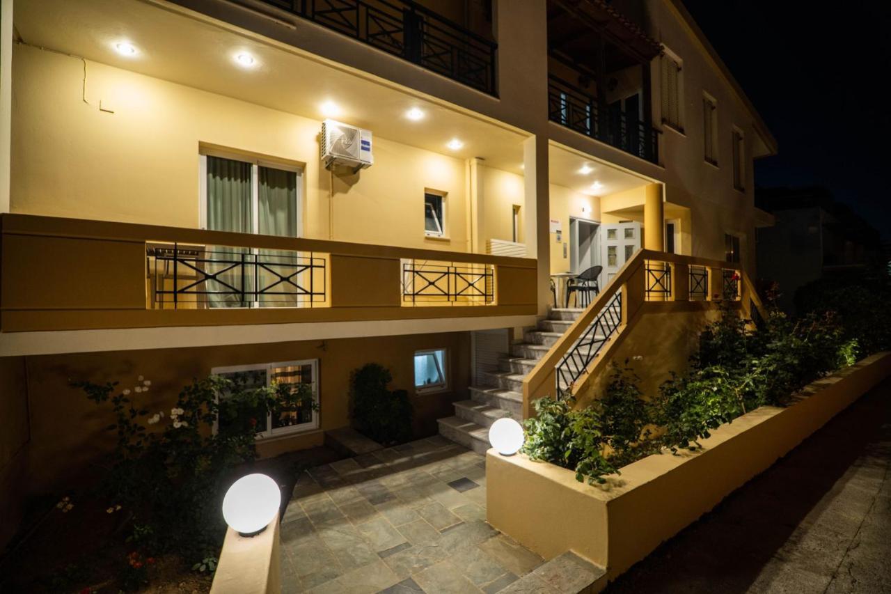 Manos Beachside Apartments Aγία Μαρίνα Εξωτερικό φωτογραφία