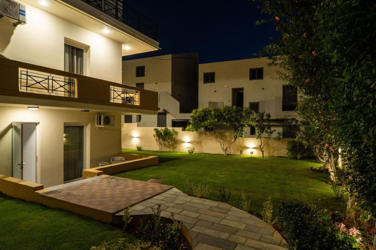 Manos Beachside Apartments Aγία Μαρίνα Εξωτερικό φωτογραφία