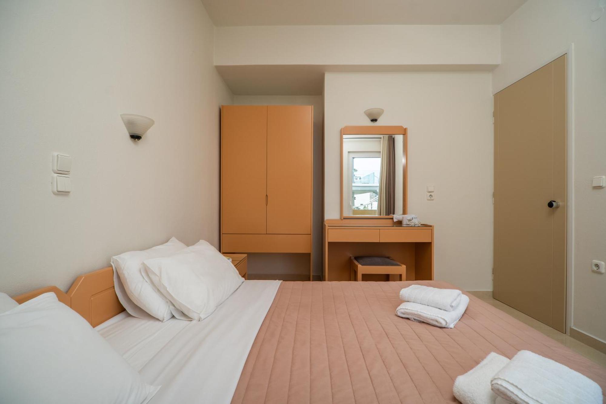 Manos Beachside Apartments Aγία Μαρίνα Δωμάτιο φωτογραφία