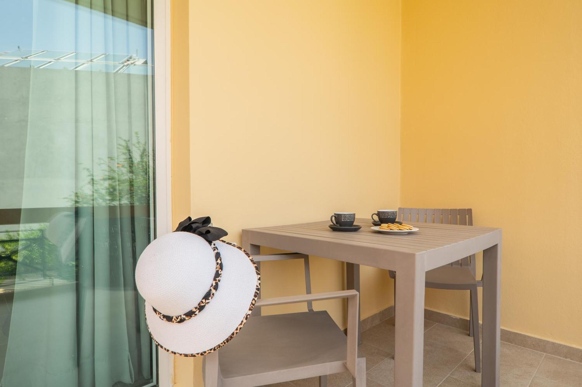 Manos Beachside Apartments Aγία Μαρίνα Δωμάτιο φωτογραφία
