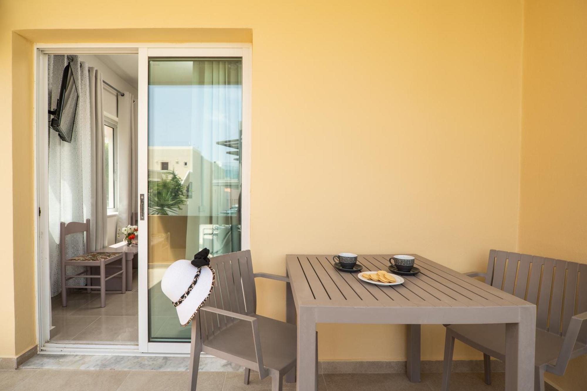 Manos Beachside Apartments Aγία Μαρίνα Δωμάτιο φωτογραφία