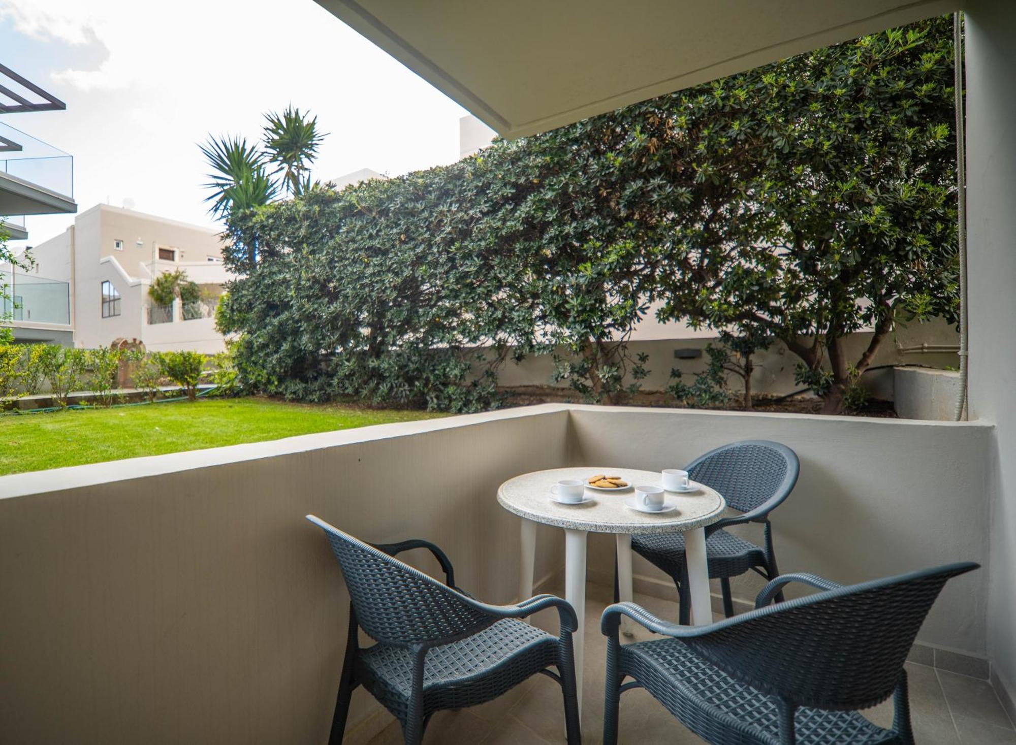 Manos Beachside Apartments Aγία Μαρίνα Εξωτερικό φωτογραφία