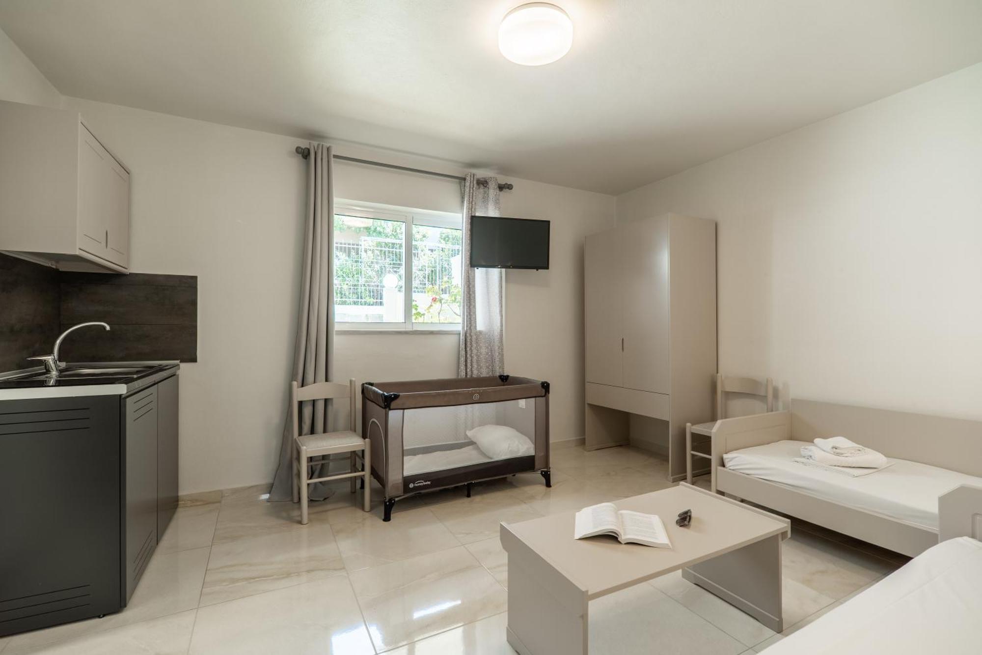 Manos Beachside Apartments Aγία Μαρίνα Δωμάτιο φωτογραφία