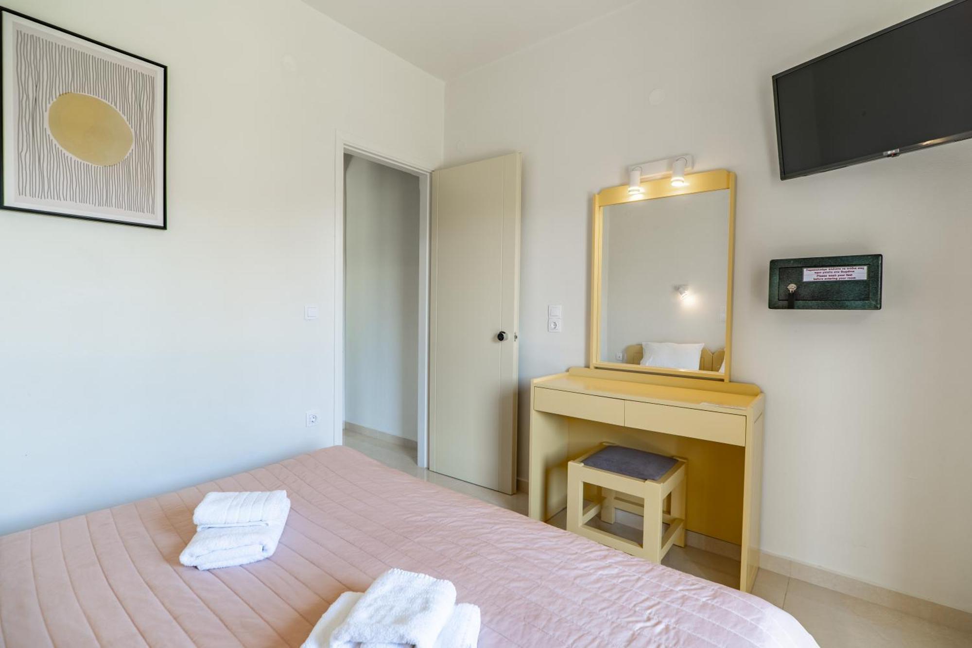 Manos Beachside Apartments Aγία Μαρίνα Εξωτερικό φωτογραφία