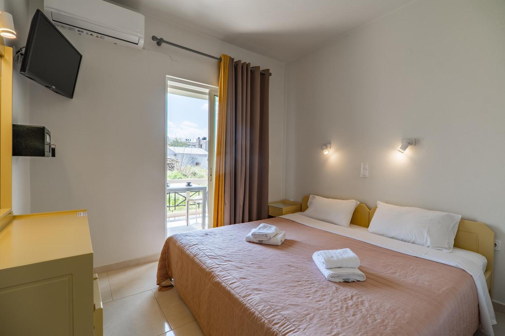 Manos Beachside Apartments Aγία Μαρίνα Εξωτερικό φωτογραφία