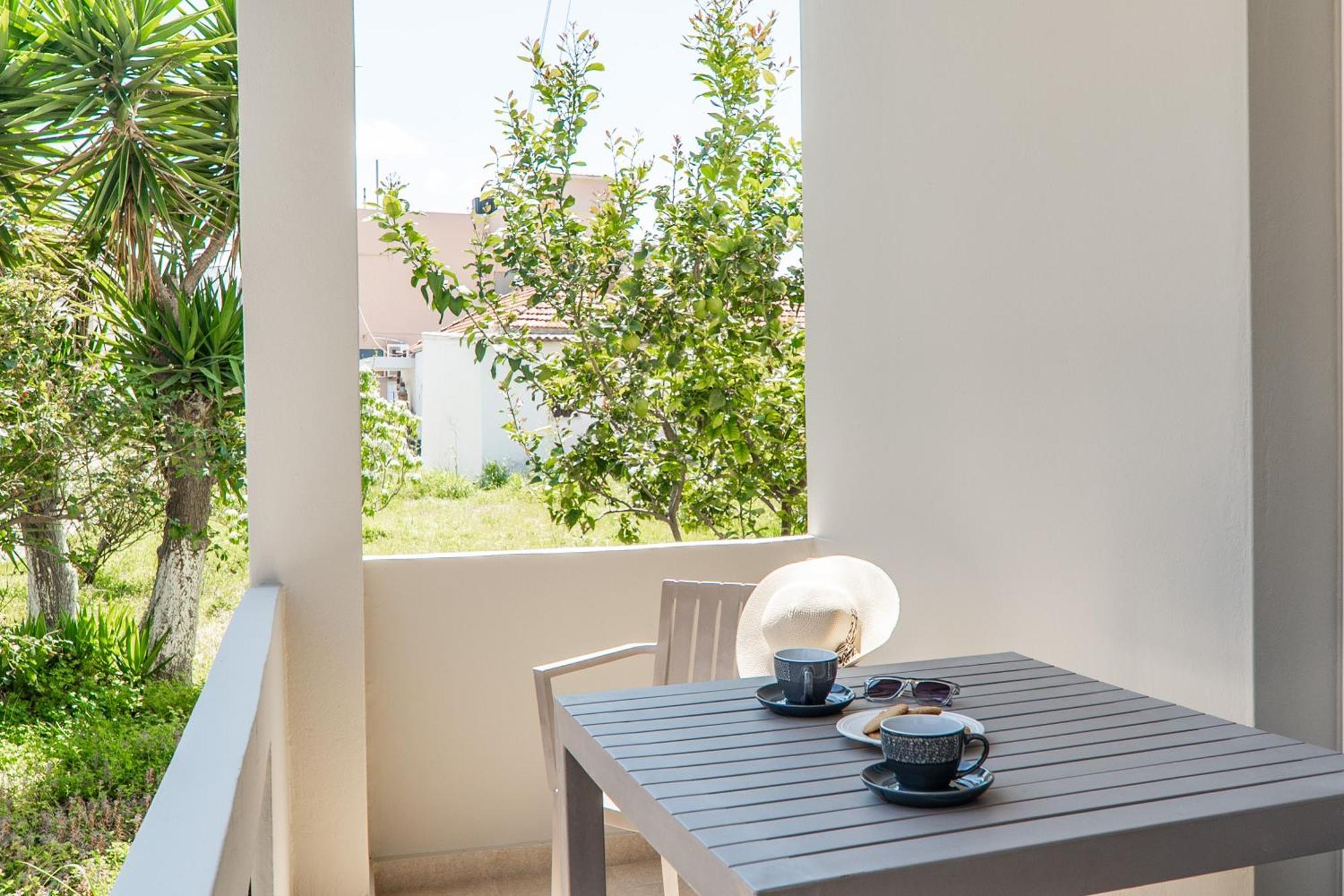Manos Beachside Apartments Aγία Μαρίνα Εξωτερικό φωτογραφία