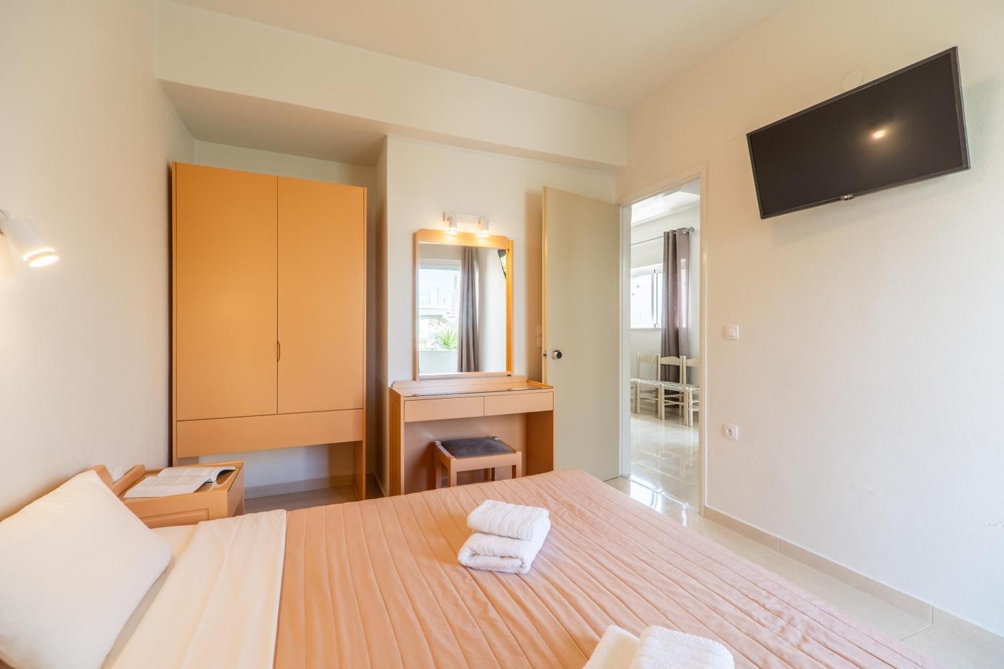 Manos Beachside Apartments Aγία Μαρίνα Εξωτερικό φωτογραφία