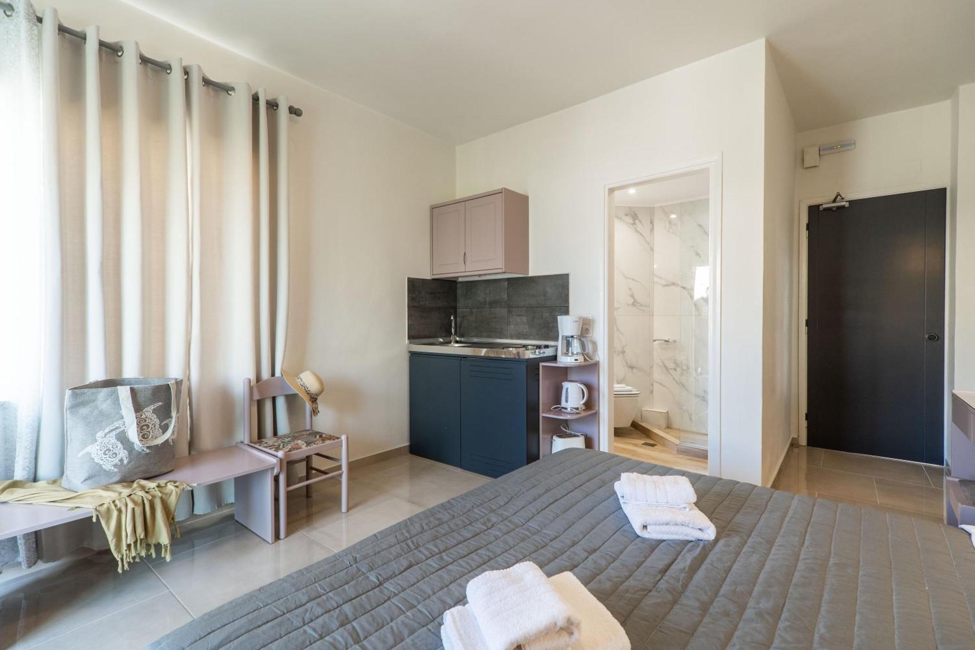 Manos Beachside Apartments Aγία Μαρίνα Εξωτερικό φωτογραφία
