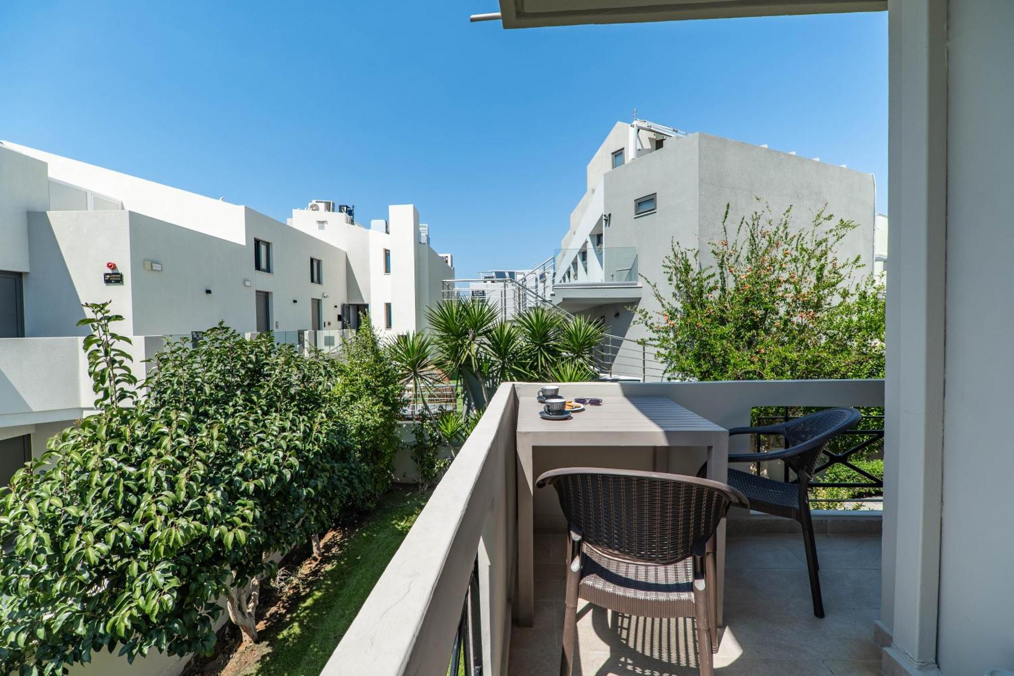 Manos Beachside Apartments Aγία Μαρίνα Εξωτερικό φωτογραφία