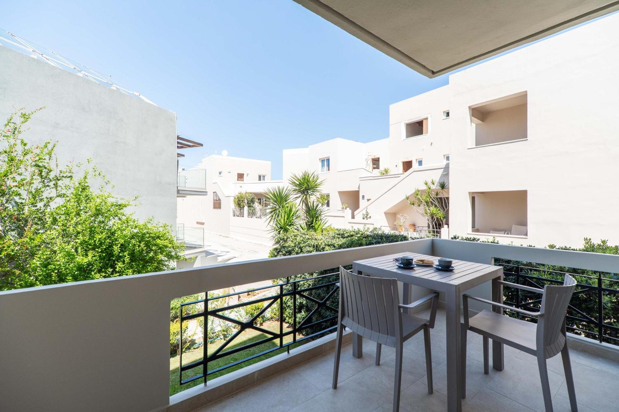 Manos Beachside Apartments Aγία Μαρίνα Εξωτερικό φωτογραφία