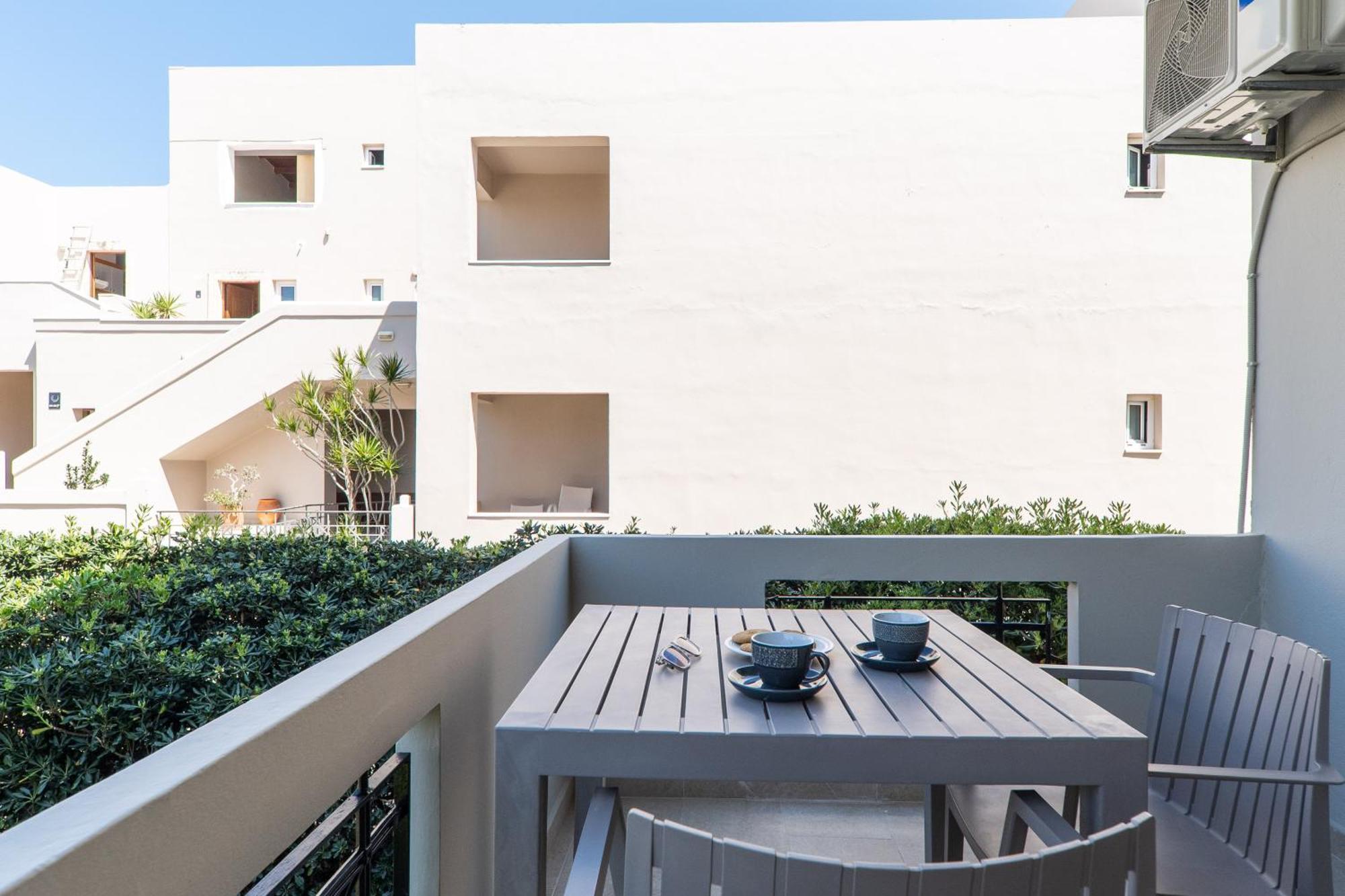 Manos Beachside Apartments Aγία Μαρίνα Εξωτερικό φωτογραφία